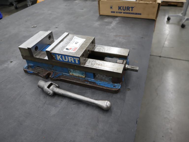 Kurt D-688 6" Machine Vise, Steel Jaws, Handle