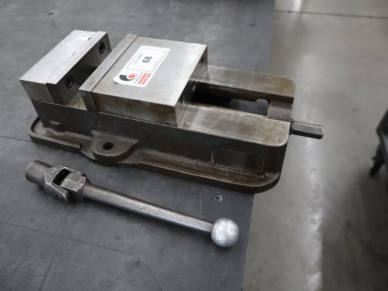 Kurt D-675 6" Machine Vise Steel Jaws, Handle