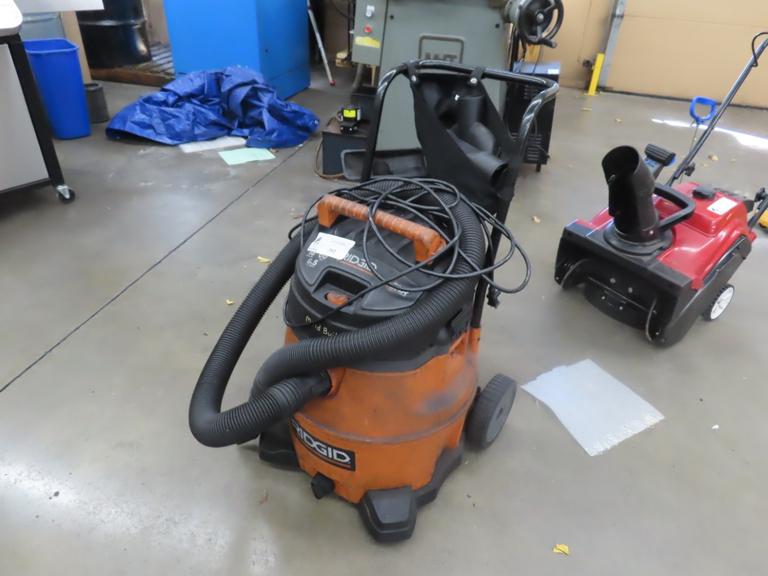 Rigid 16 Gal Portable Vacuum w Hose and Attachments