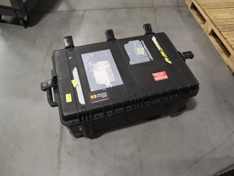 Pelican iM2950 Heavy Duty Rolling Travel Case, Lockable with Carry and Retractable Handle 