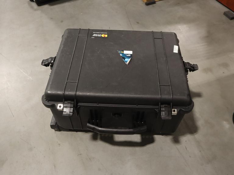 Pelican 1610 Heavy Duty Travel Case, Lockable, with Wheels and Retractable Handle 24" x 20" x 13"