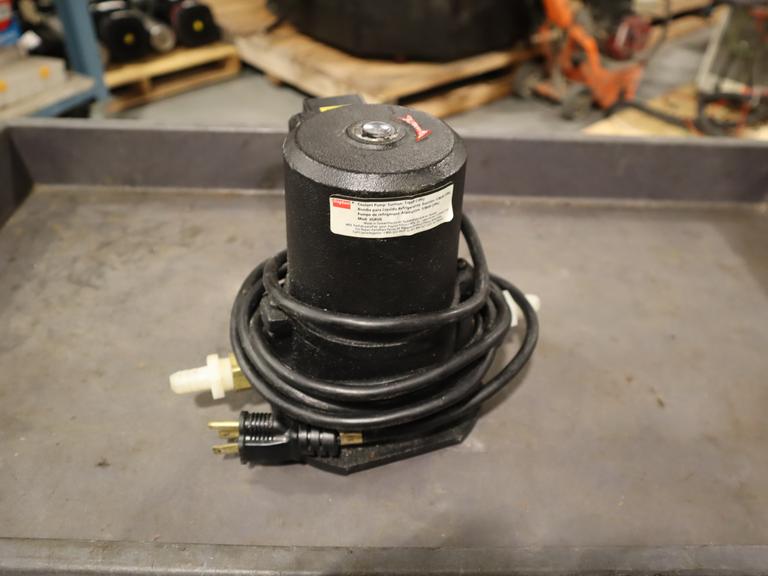 Dayton 3GRU6 Coolant Pump, Suction Type 1/8 Hp, 115V Single Phase with 3/4" Inlet/Outlet