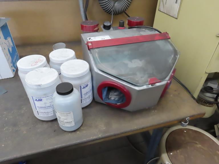 Blast Cabinet w Media