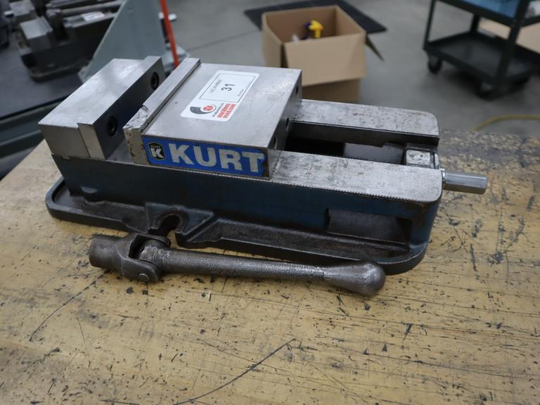 Kurt D-675 6" Machine Vis,e Steel Jaws, Handle