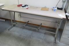 Work Bench w Metal Frame