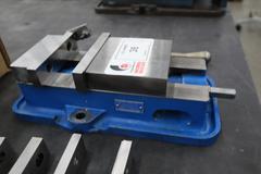 Kurt D-40 4" Machine Vise w Extra Steel Jaws, Handles, Adjustable Work Stops