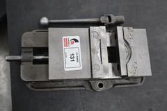Kurt D-675 6" Machine Vise, Steel Jaws, Handle