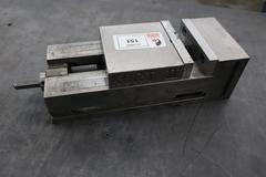 Kurt II PT600 6" Machine Vise, Horizontal-Vertical Mounting, Steel Jaws, Handle