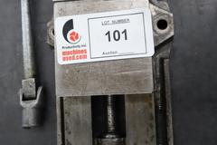 Kurt D-40 4" machine Vise, Steel Jaws, Handle