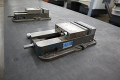 Kurt D-675 6" Machine Vise, Steel Jaws, Handle