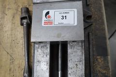 Kurt D-675 6" Machine Vis,e Steel Jaws, Handle