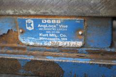 Kurt D-688 6" Machine Vise, Steel Jaws, Handle