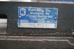Kurt D-675 6" Machine Vise, 6" Jaws, Handle