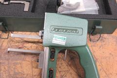 Federal 99P-20 Internal Groove/Diameter Gage 3.5" Reach 3" Range and .0005" Indicator, with Spare Arms and Metal Carry Case