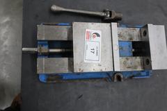 Kurt D-688 6" Machine Vise, Steel Jaws, Handle