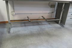 Work Bench w Metal Frame