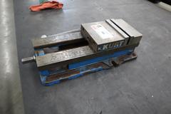 Kurt D-688 6" Machine Vise, Steel Jaws, Handle