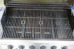 Charbroil Grill w Propane Tank
