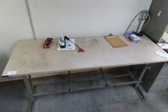 Work Bench w Metal Frame