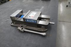 Kurt D-675 6" Machine Vise, Steel Jaws, Handle