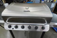 Charbroil Grill w Propane Tank