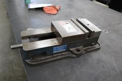 Kurt D-675 6" Machine Vise, Steel Jaws, Handle