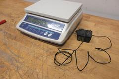 Uline H-1649 Easy-Count Scale - 12 lbs x .0005 lb, with AC Adapter Cord