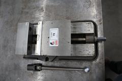 Kurt D-80 8" Machine Vise, Steel Jaws, Handle