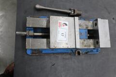 Kurt D-688 6" Machine Vise, Steel Jaws, Handle