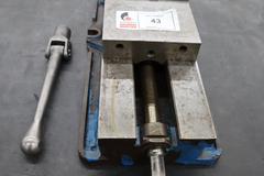 Kurt D-688 6" Machine Vise, Steel Jaws, Handle