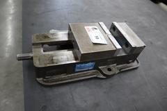 Kurt D-675 6" Machine Vise, Steel Jaws, Handle
