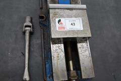 Kurt D-688 6" Machine Vise, Steel Jaws, Handle