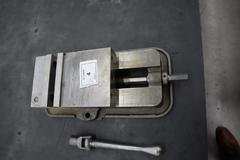 Kurt D-60 6" Machine Vise Steel Jaws, Handle