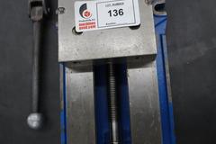Kurt D-688 6" Machine Vise, Steel Jaws, Handle