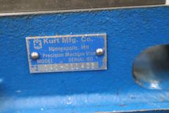 Kurt D-40 4" Machine Vise w Extra Steel Jaws, Handles, Adjustable Work Stops