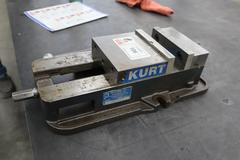 Kurt D-675 6" Machine Vise, 6" Jaws, Handle