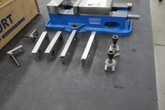 Kurt D-40 4" Machine Vise w Extra Steel Jaws, Handles, Adjustable Work Stops