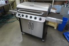 Charbroil Grill w Propane Tank
