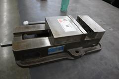 Kurt D-675 6" Machine Vise Steel Jaws, Handle