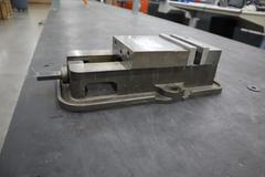 Kurt D-60 6" Machine Vise Steel Jaws, Handle