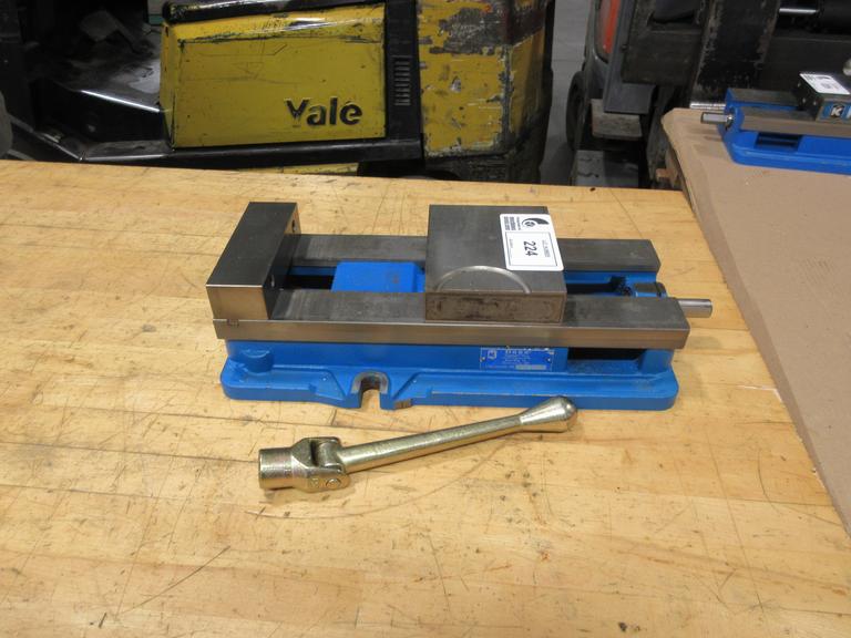 Kurt D688 6" AngLock CNC Milling Vise – w/ Handle