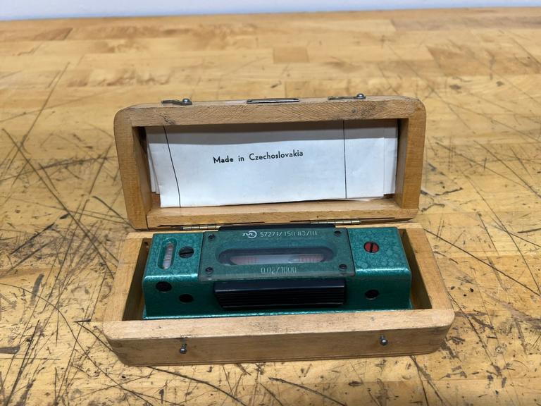 Kinex 6" Precision Machine Level in Wood Case