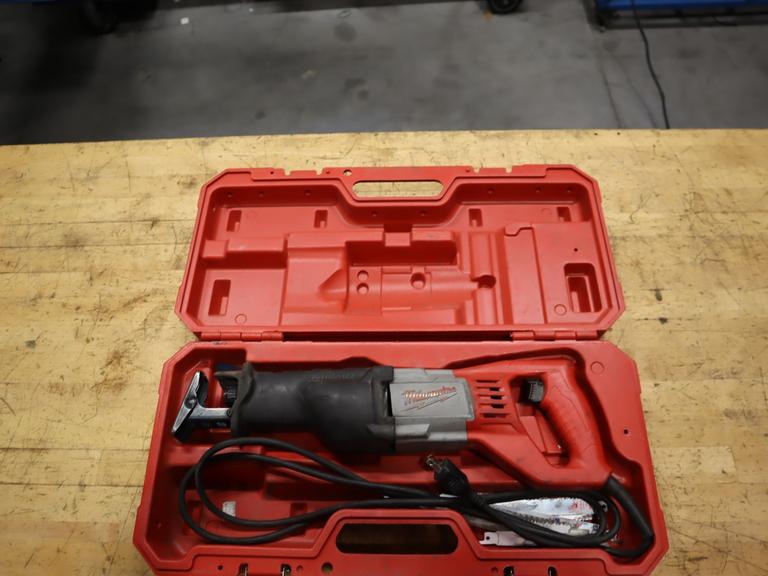 Milwaukee 6519-31 Corded Sawzall w/ Case