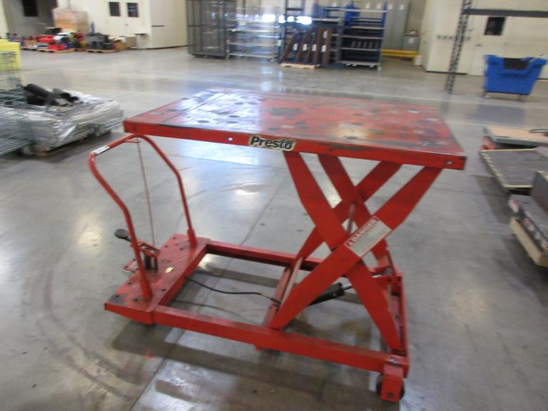Presto Lever Acuated Lift Cart, 1500 LBS Capacity, 4' x 3" Table, Lifts from 9" to 45"
