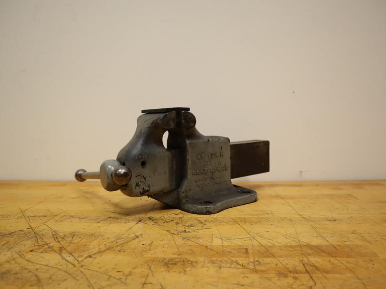 REED Bench Vise 104R, 4" Wide Jaws