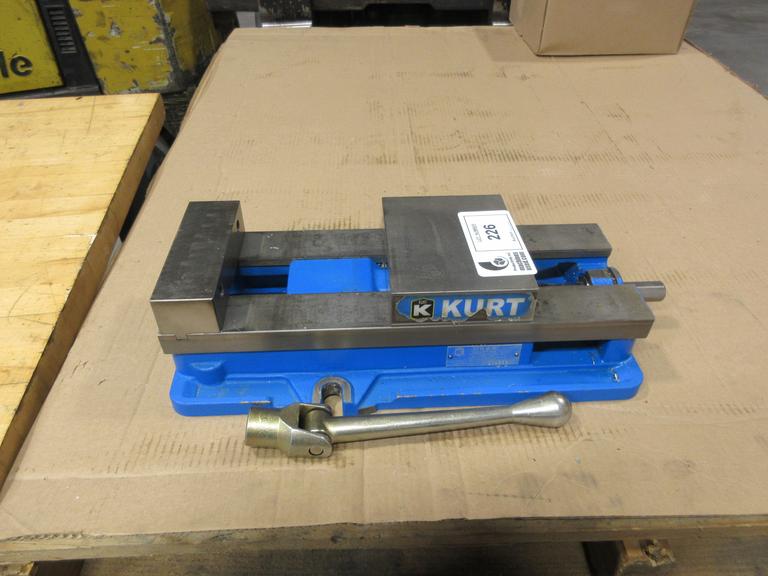 Kurt D688 6" AngLock CNC Milling Vise – w/ Handle