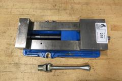 Kurt D688 6" AngLock CNC Milling Vise – w/ Handle