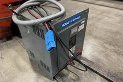 Linde E20 Electric Forklift 3,400# Cap, Side-Shift, Independent Fork Adjust, Hobart EZ-Charge Battery Charger