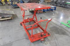 Presto Lever Acuated Lift Cart, 1500 LBS Capacity, 4' x 3" Table, Lifts from 9" to 45"