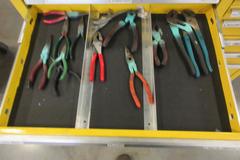 Kennedy 15-Drawer Locking Tool Chest, Portable with Keys and Contents